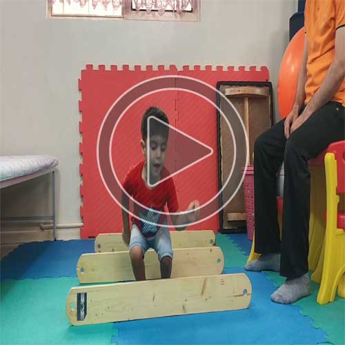 تمرینات کاردرمانی جسمی در کودک با مشکل سفتی خفیف پاها
